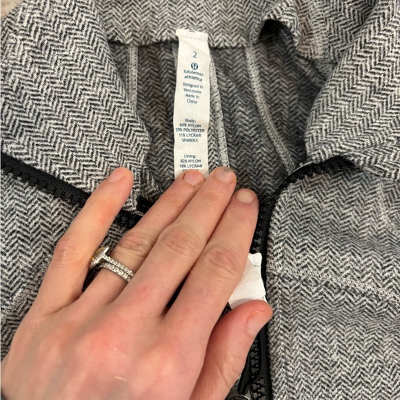 Lululemon herring one define jacket super hot! - Picture 3 of 4